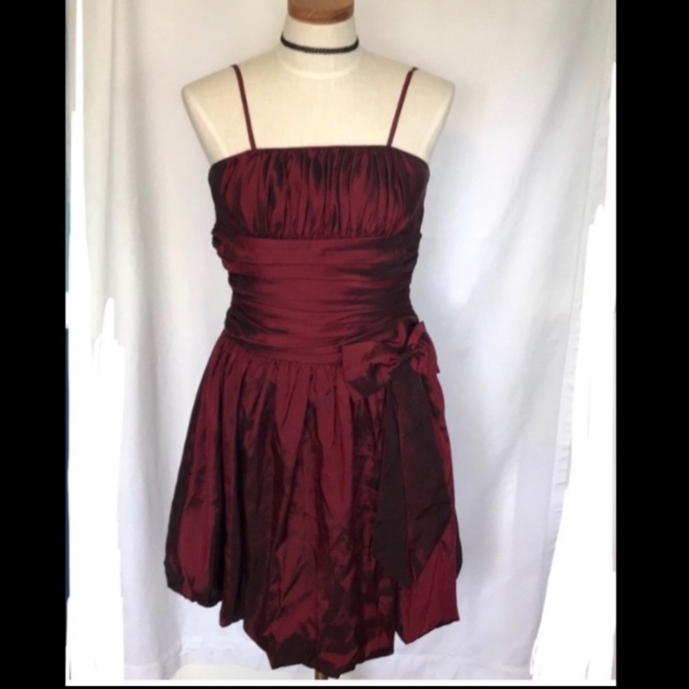 Red Dress - Picture 12 of 12